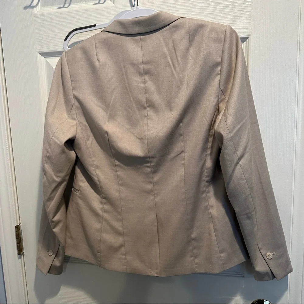 H&M tan blazer - Picture 6 of 6